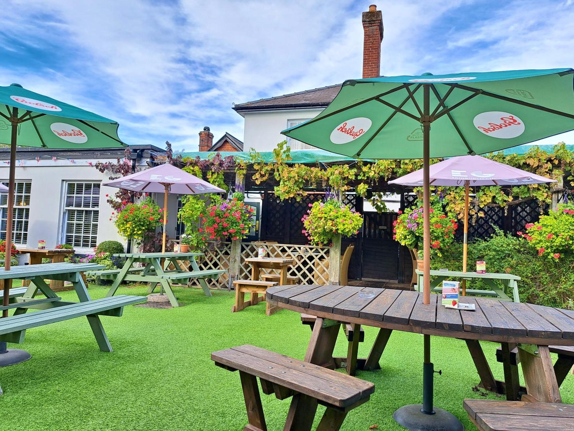 The Inn West End Woking Exterior photo